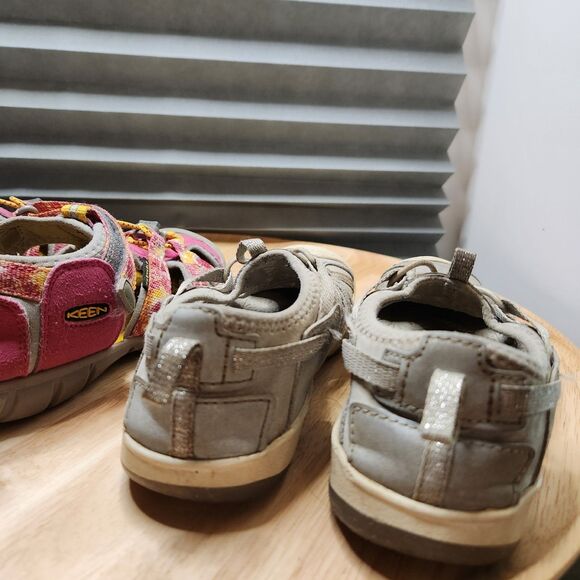 Keen Girls Youth Sandals – Size 2, Lot of 2 Pairs, Waterproof, Play Condition - Picture 4 of 10